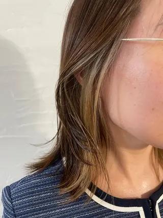 ミディアム カラー niuniu所属・萩原 見咲のヘアスタイル
