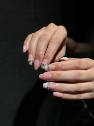 ネイル WHITE NAIL 難波店所属・廣 由麻のネイルデザイン