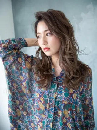 ミディアム emerge池袋東口 NANAのヘアスタイル