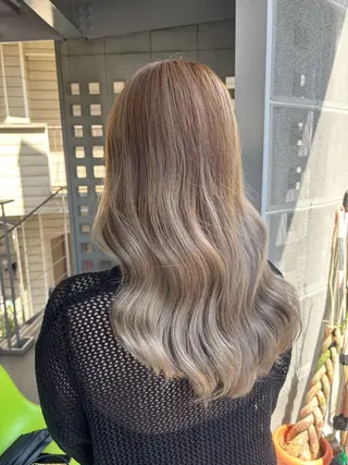 ロング カラー 岡部 莉々のヘアスタイル