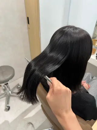 ミディアム SLASHスラッシュ 小西結奈のヘアスタイル