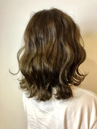 ミディアム カラー 青野 文香のヘアスタイル