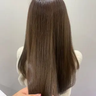 ロング カラー 岩本 彩花のヘアスタイル