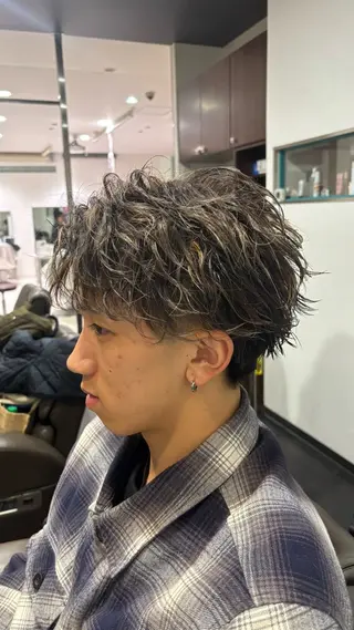 ショート メンズ 鼎一真ハイトーン/ パーマ/何でも屋さんのヘアスタイル