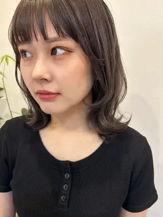 ミディアム カラー パーマ 青栁 穂香のヘアスタイル
