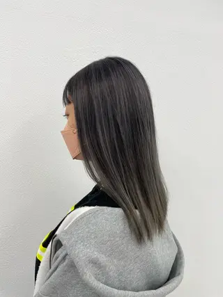 セミロング カラー ハイトーンカラー🩵 指名多数💗横山聖奈のヘアスタイル