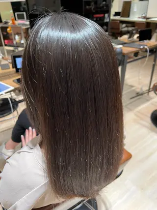 セミロング Qmee所属・Shun 透明感カラ ー/似合わせカットのヘアスタイル