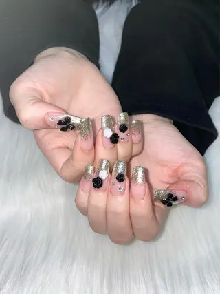 ネイル アイズ渋谷店所属・アイズ~is~渋谷店 hiyo🐈‍⬛のネイルデザイン