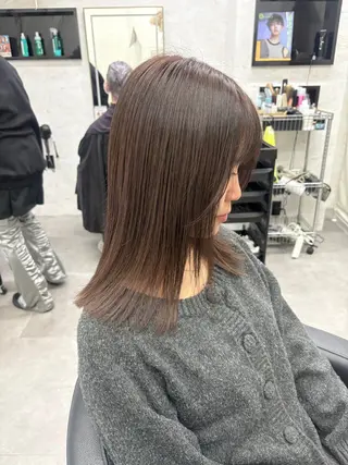 セミロング カラー ブリーチなしカラー レイヤーカットのヘアスタイル