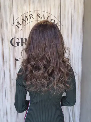 ロング カラー GRANDE アオキのヘアスタイル