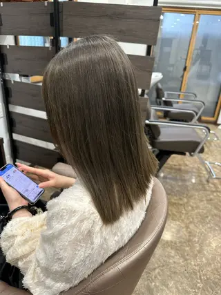 ミディアム TOMOMI /フロレゾンのヘアスタイル