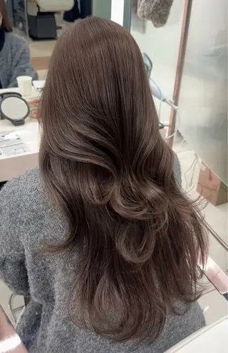 ロング カラー 松田 佑月のヘアスタイル