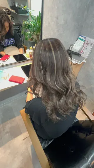 セミロング motoトップカラー リスト/ブリーチカラのヘアスタイル