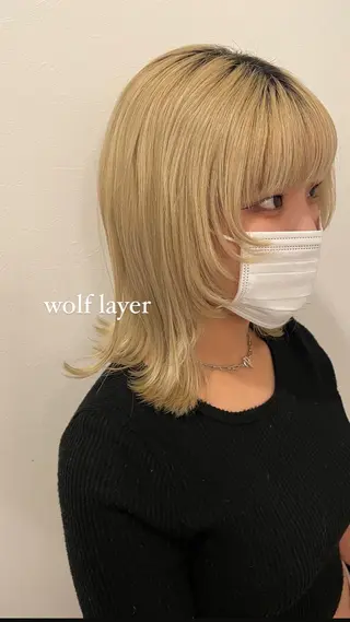 ミディアム カラー ミウラナツサ /レイヤーカットのヘアスタイル