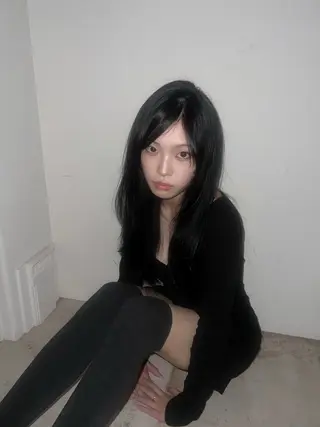 ロング AIRA/ブリーチ /透明感カラーのヘアスタイル