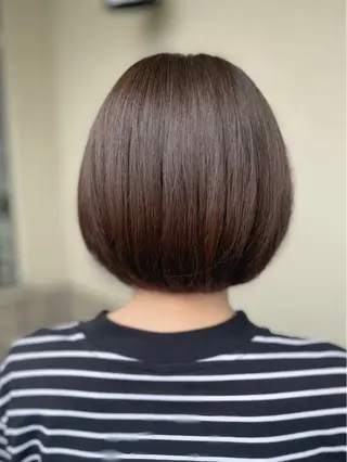 ショート カラー 沢田 瞳のヘアスタイル