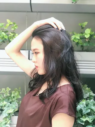 セミロング カラー 能登谷 きよのヘアスタイル