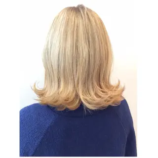 ショート ミディアム TOMOYAレイヤー ブリーチ縮毛矯正のヘアスタイル