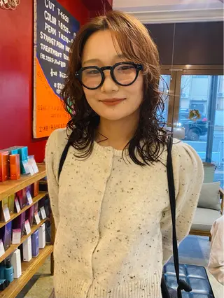 ミディアム パーマ 小日向 沙織のヘアスタイル