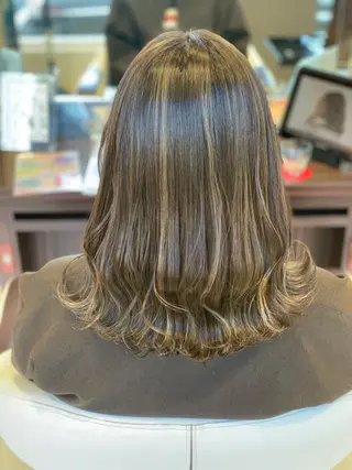 セミロング カラー 坂井 水菜美のヘアスタイル