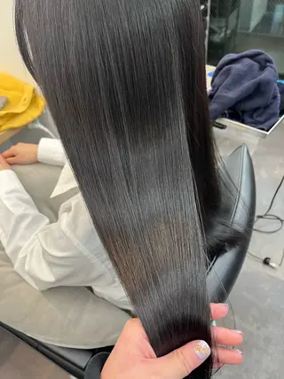 ロング カラー mai🐷髪質改善 🖤透ける暗髪🖤のヘアスタイル