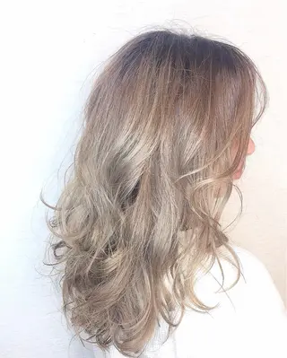 セミロング カマチョ タイスのヘアスタイル