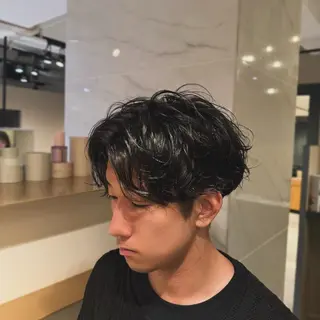 ミディアム パーマ メンズ grace by afloat 梅田店所属・メンズ特化❗️ 楠見綾太郎のヘアスタイル