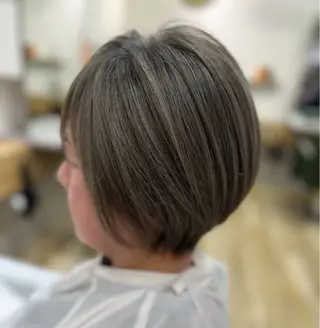 ショート カラー 種村 さらのヘアスタイル