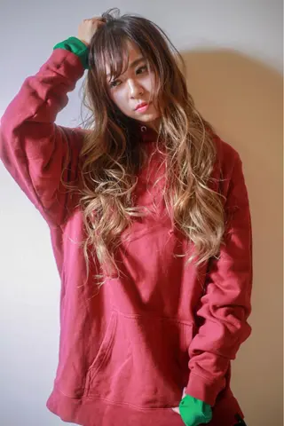 ロング カラー 伊藤 裕貴のヘアスタイル