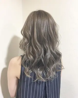 セミロング ヤマグチ ヒカルのヘアスタイル