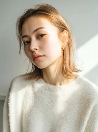 ミディアム ｵｶﾓﾄ ﾐｽﾞｷのヘアスタイル
