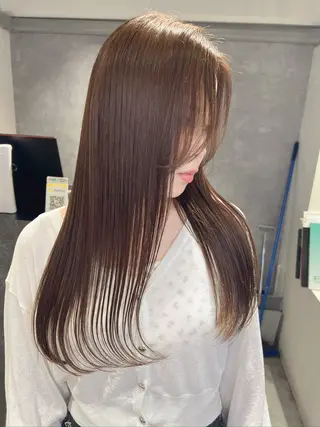 TOMONA👑 ミルクティーレイヤーのヘアスタイル