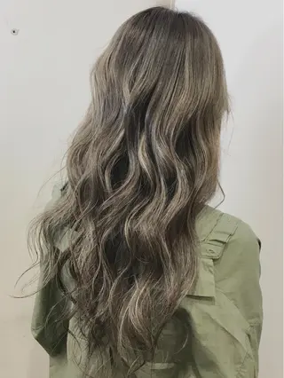 ロング ハルカ/透け感カラー /顔周りレイヤーのヘアスタイル