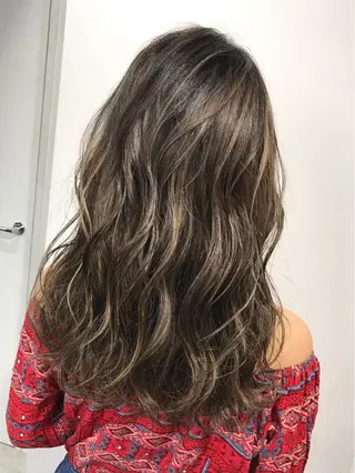 ミディアム TOMOYAレイヤー ブリーチ縮毛矯正のヘアスタイル