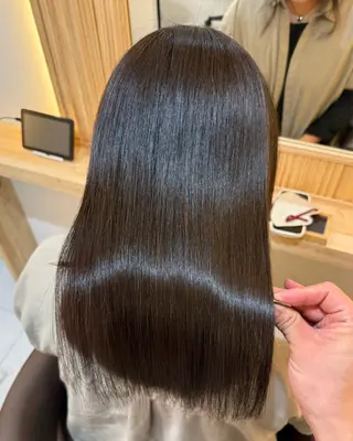 セミロング attrait南堀江所属・乾かすだけで艶髪 松村海世のヘアスタイル