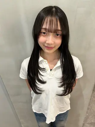 ロング 透明感カラー &ハイトーンカラーのヘアスタイル