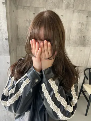 セミロング カラー 錦 茉李のヘアスタイル
