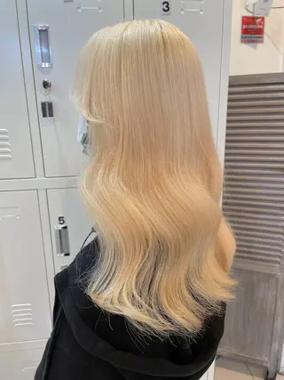 セミロング カラー Ria OSAKA 梅田所属・マリカ🦋韓国 ハイトーン/エクステのヘアスタイル