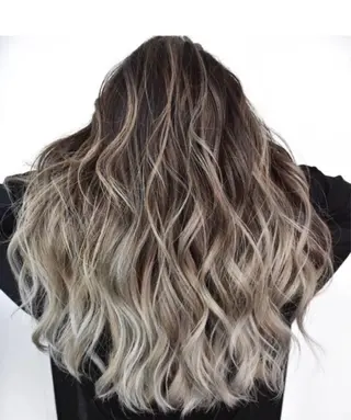 ロング 比嘉 音々のヘアスタイル