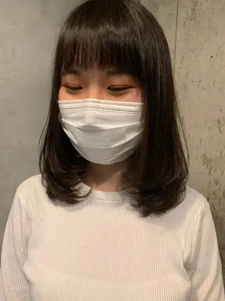 ミディアム ブリーチなしWカラー /地毛風/小林凪沙のヘアスタイル