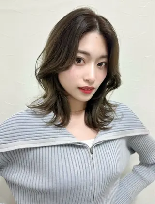 ミディアム レイヤー/くびれ巻き 三好悠生のヘアスタイル