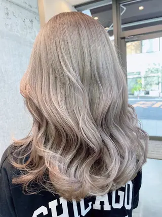 セミロング カラー 塩崎 明菜のヘアスタイル