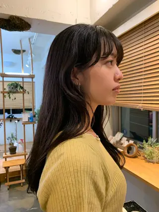 ロング 岡田 知佳のヘアスタイル