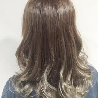 セミロング カラー みつゆ 表参道/原宿のヘアスタイル
