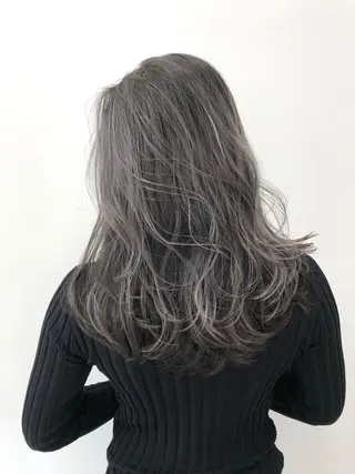 セミロング カラー 艶ハイトーンブリーチ 🌈小林侑雅のヘアスタイル