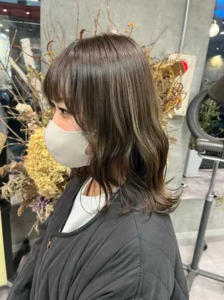 カラー 三輪 珠美のヘアスタイル