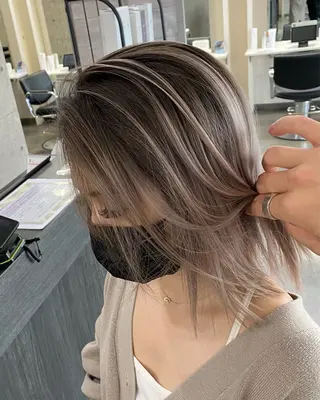 カラー Mina/岡山/矯正 ブリーチ/レイヤーのヘアスタイル