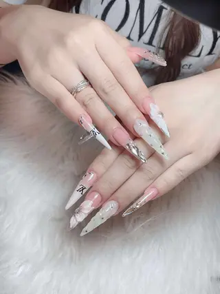 ネイル Queen Nail Salon所属・Vuong Ngoc Quynhのネイルデザイン