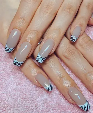 ネイル 池崎 美穂のネイルデザイン