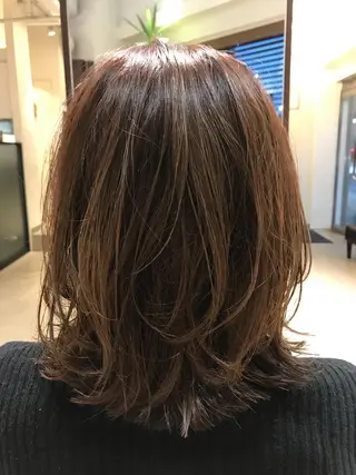 ミディアム カラー newi saLyu 片岡ふきのヘアスタイル